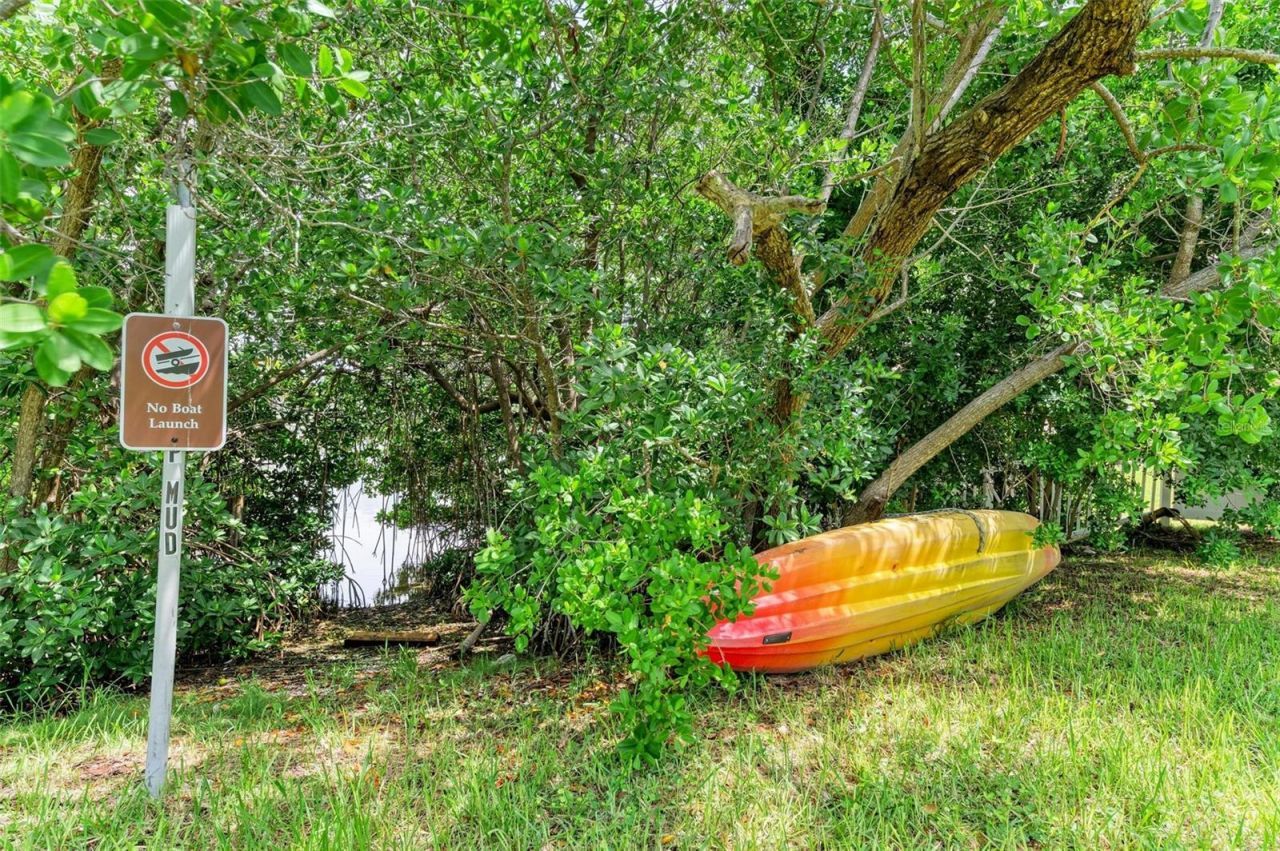 136 Crescent Dr, Anna Maria, FL 34216 Photo