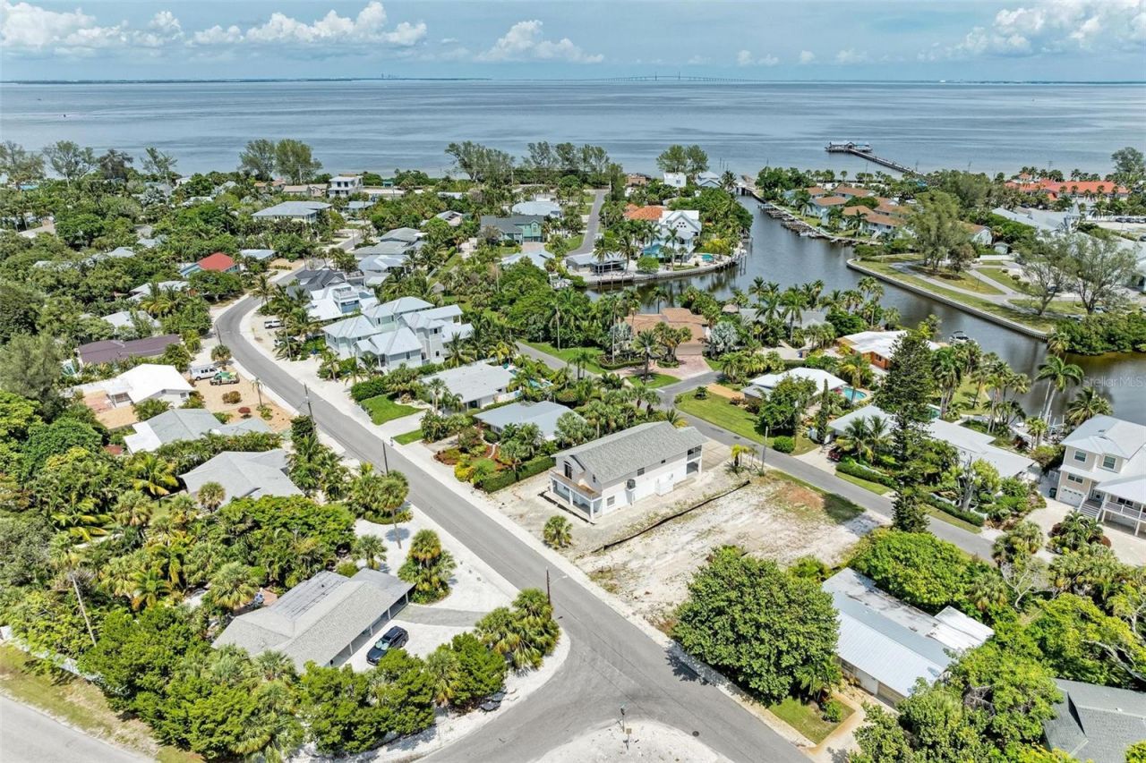 136 Crescent Dr, Anna Maria, FL 34216 Photo