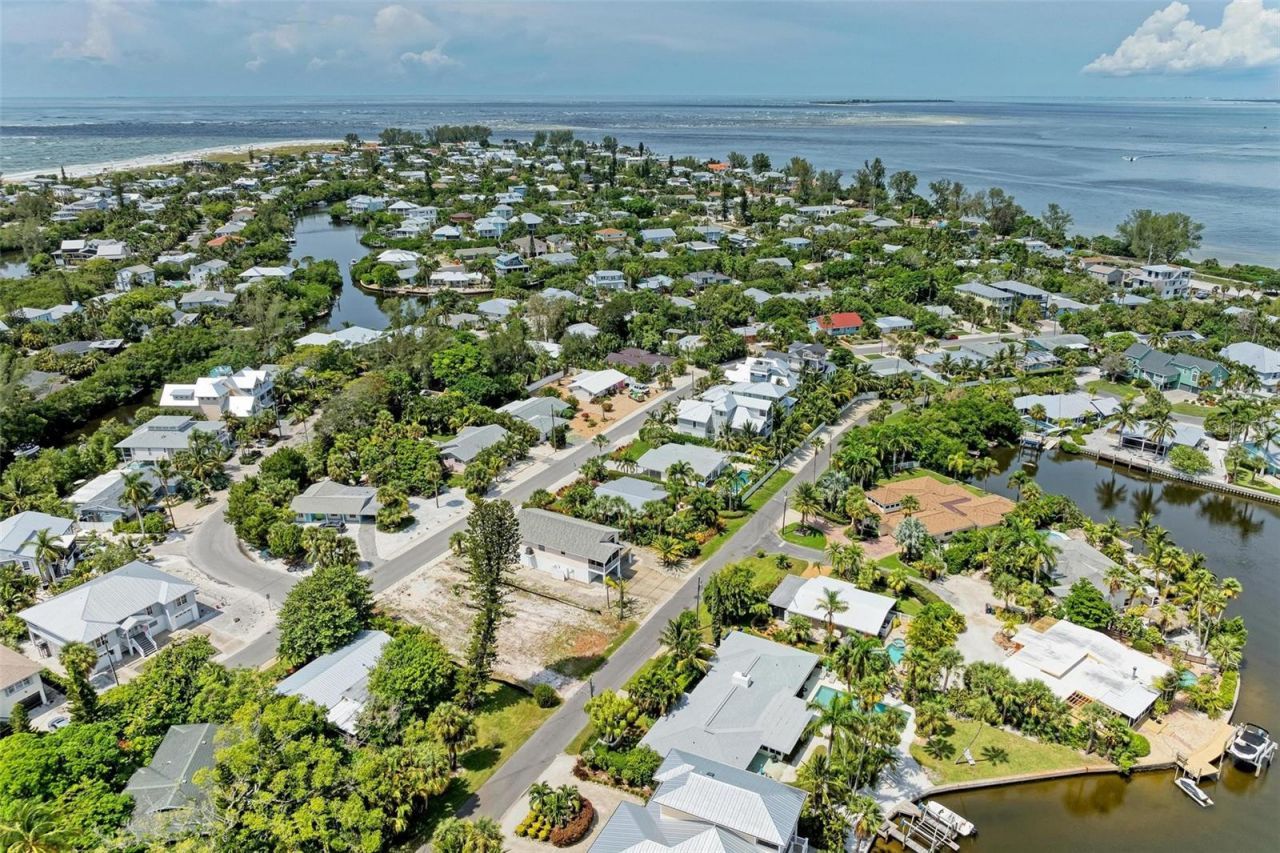 136 Crescent Dr, Anna Maria, FL 34216 Photo