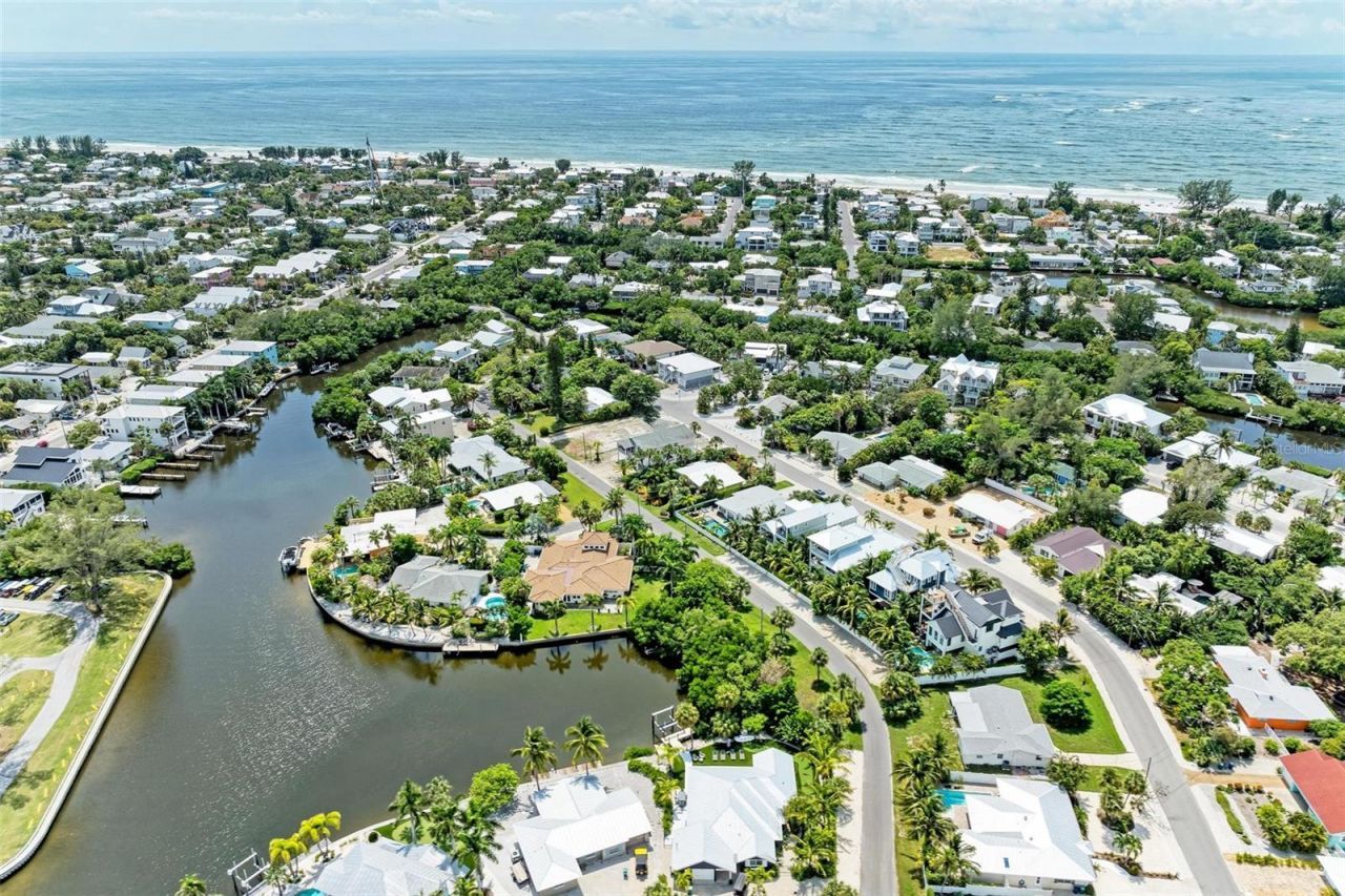 136 Crescent Dr, Anna Maria, FL 34216 Photo