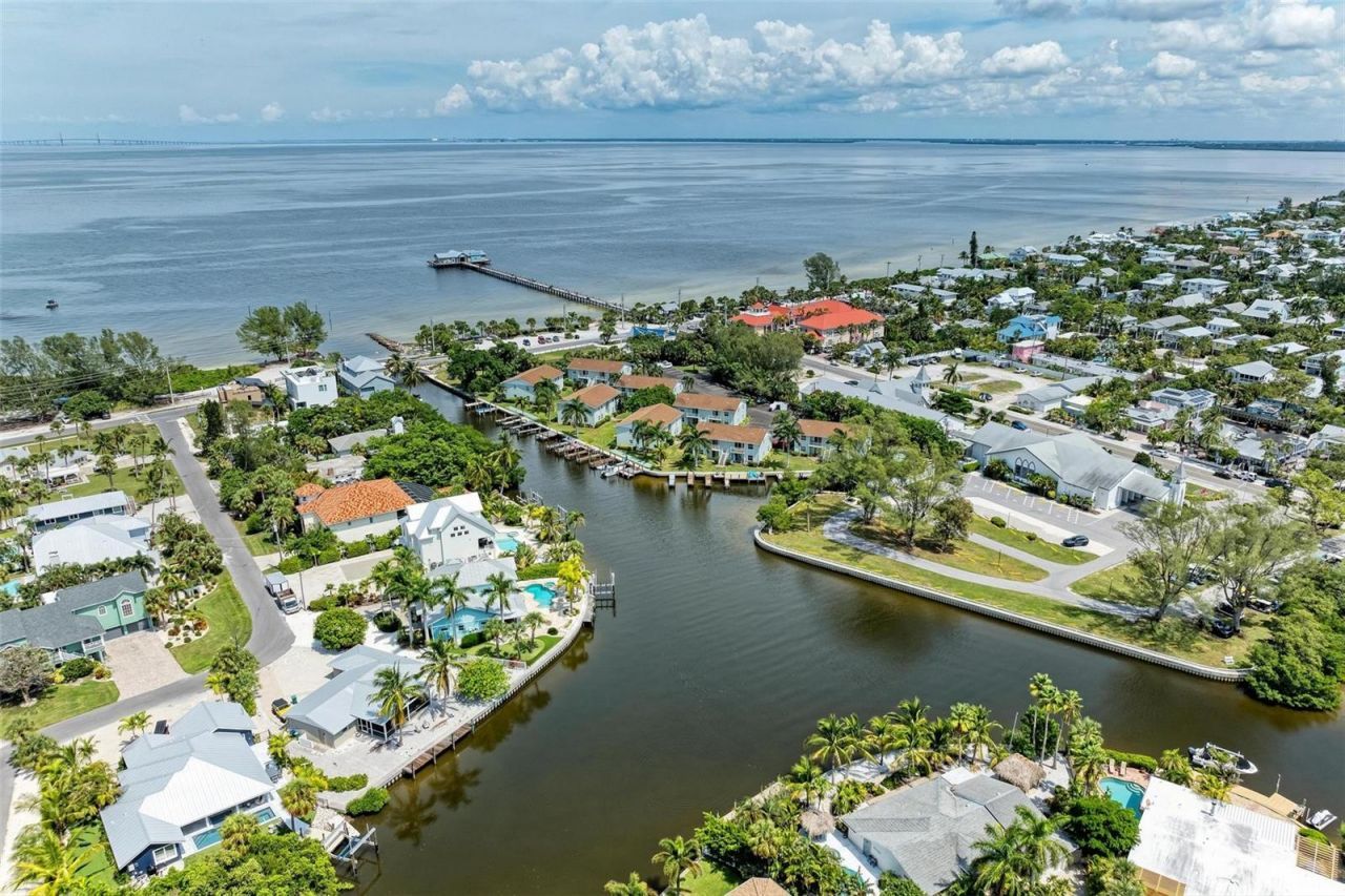 136 Crescent Dr, Anna Maria, FL 34216 Photo