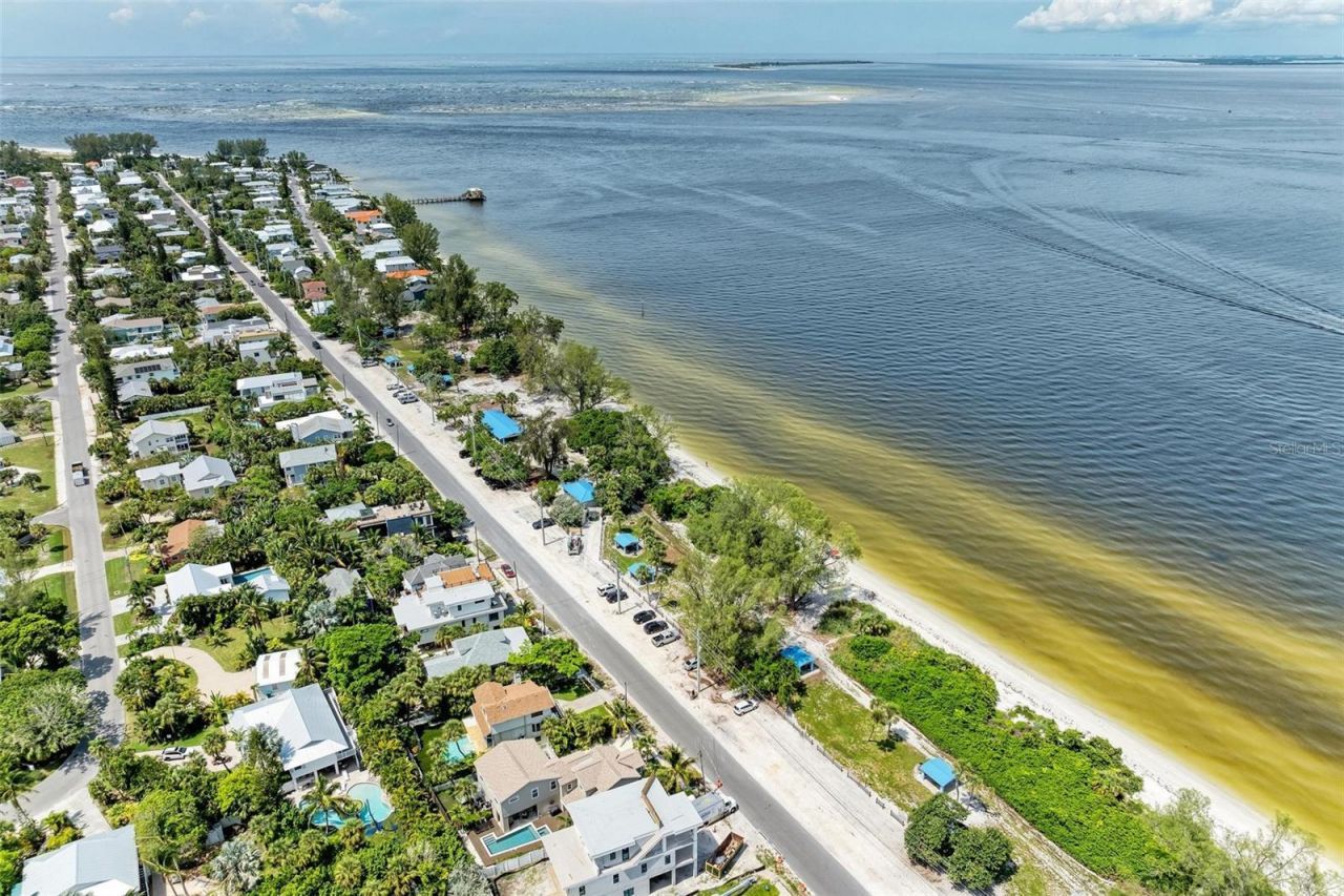 136 Crescent Dr, Anna Maria, FL 34216 Photo