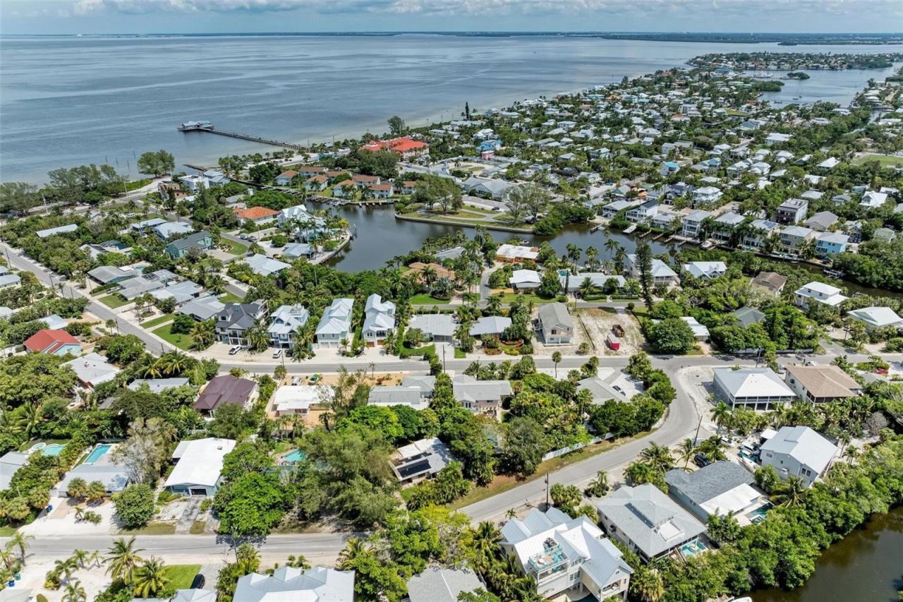 136 Crescent Dr, Anna Maria, FL 34216 Photo