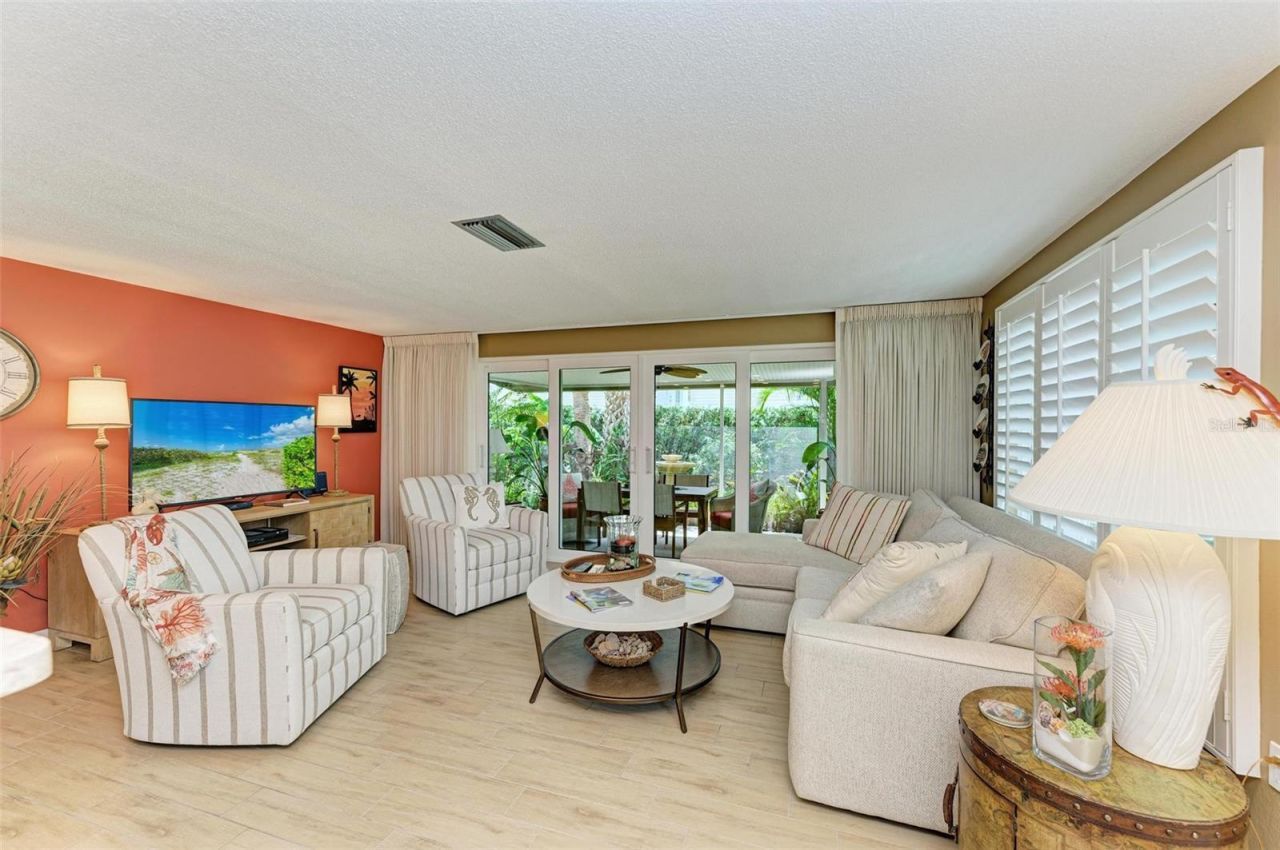 136 Crescent Dr, Anna Maria, FL 34216 Photo