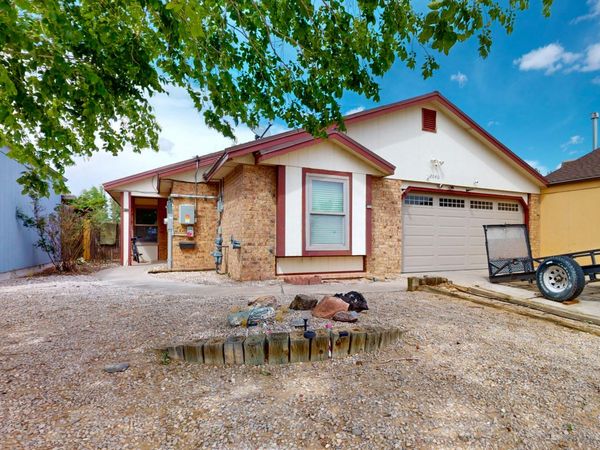 2040 Gomez Drive SW, Los Lunas, NM 87031