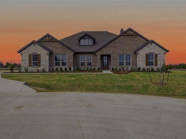 1005 Webb Court, Van Alstyne, TX 75495