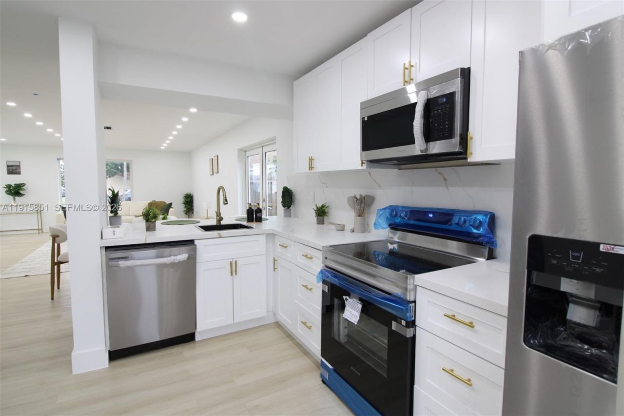 9775 SW 221st St, Cutler Bay, FL 33190 Photo