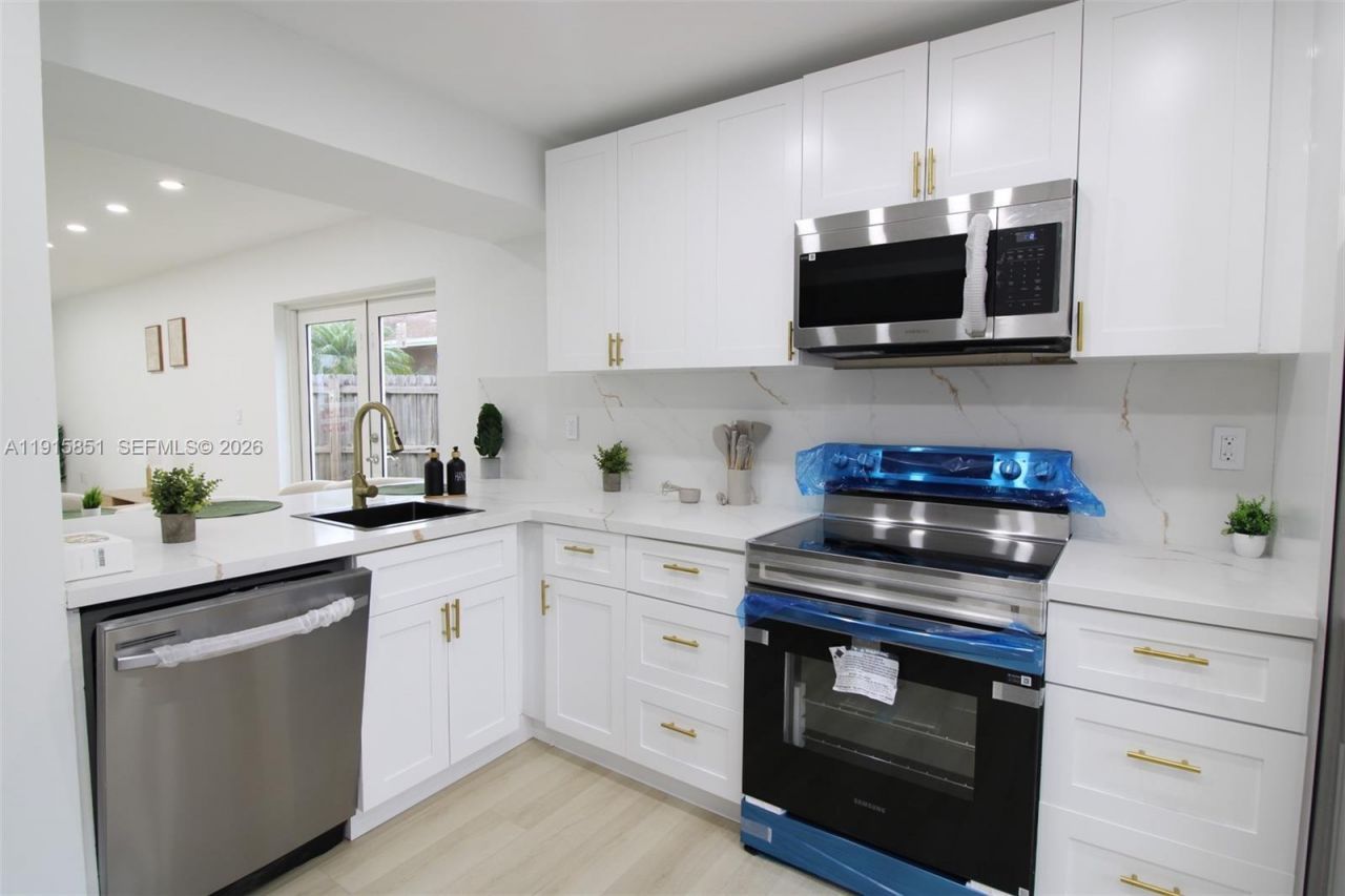 9775 SW 221st St, Cutler Bay, FL 33190 Photo