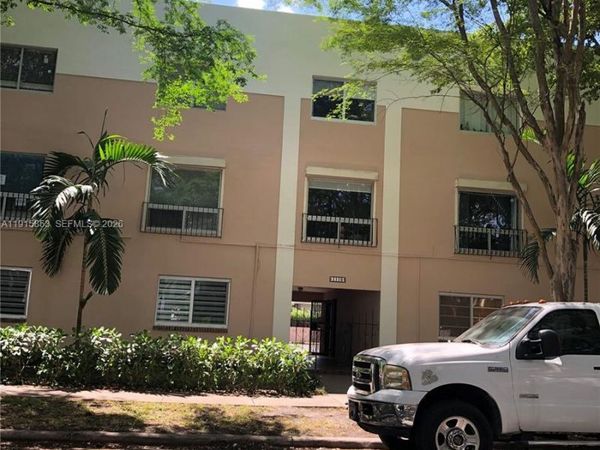 1110 Salzedo St, Unit 2D, Coral Gables, FL 33134