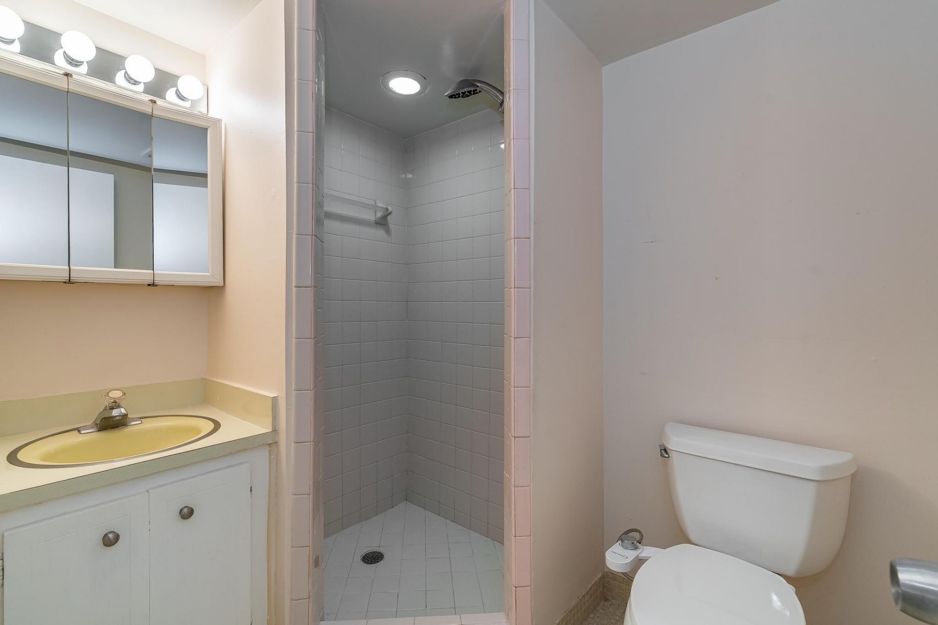 650 Tennis Club Drive, Unit 303, Fort Lauderdale, FL 33311 Photo