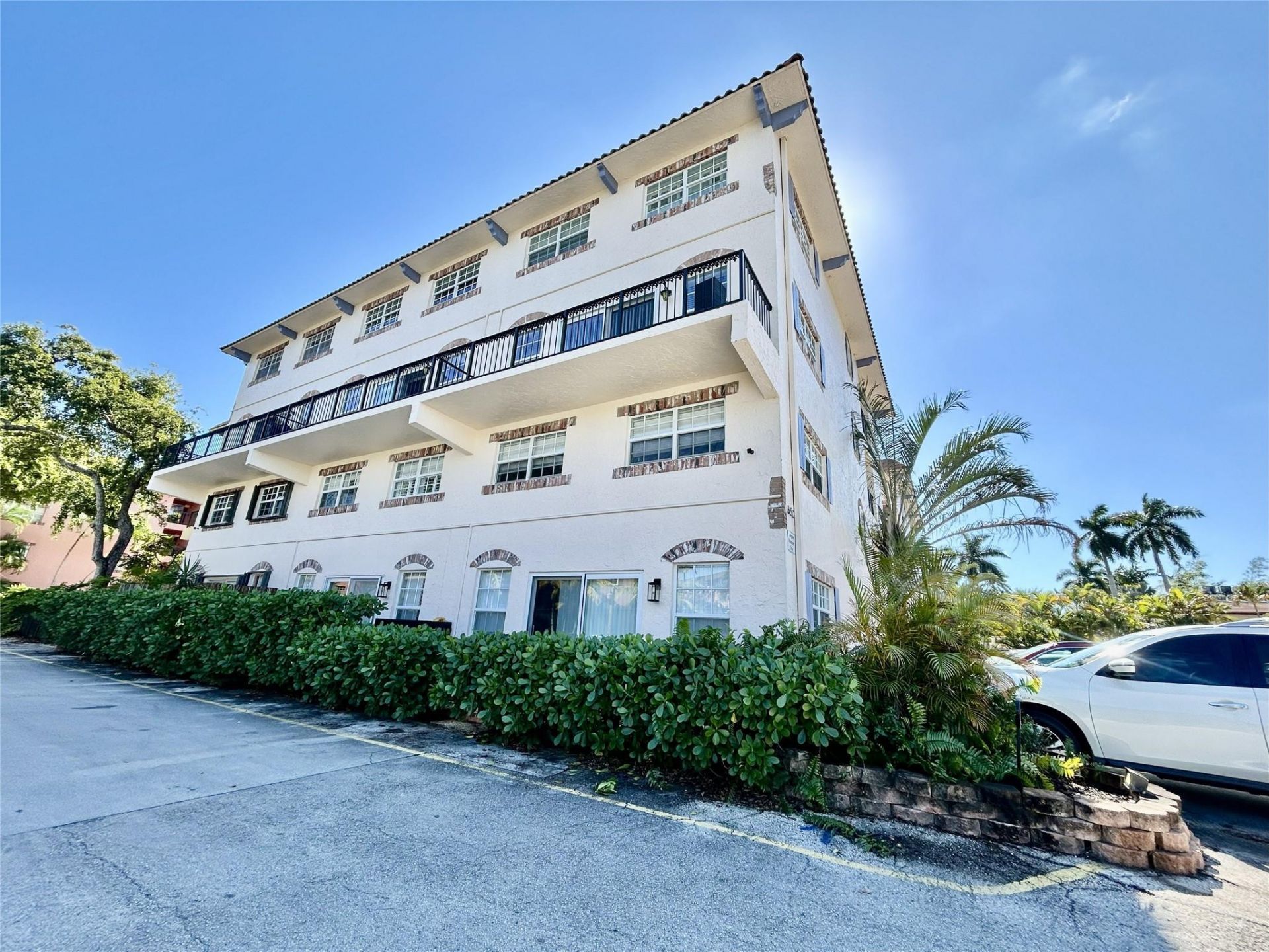 650 Tennis Club Drive, Unit 303, Fort Lauderdale, FL 33311 Photo