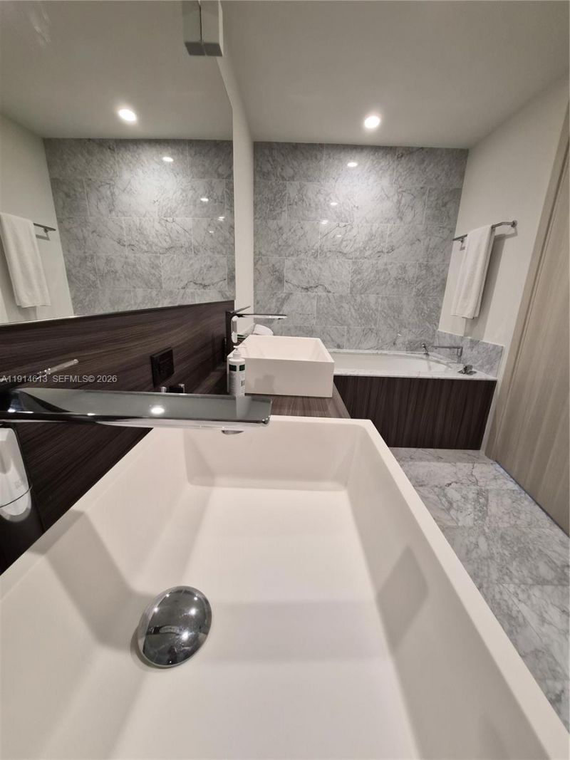 1000 Brickell Plz, Unit 2101, Miami, FL 33131 Photo