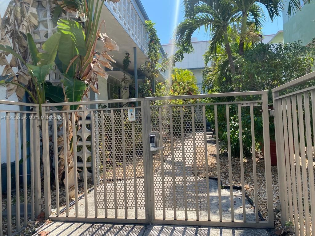 6805 Abbott Ave, Unit 7, Miami Beach, FL 33141 Photo