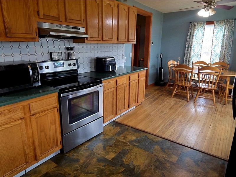 185 Adams Street, Corning, OH 43730 Photo 10