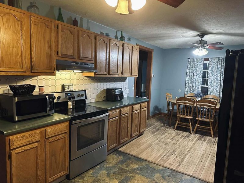 185 Adams Street, Corning, OH 43730 Photo 9