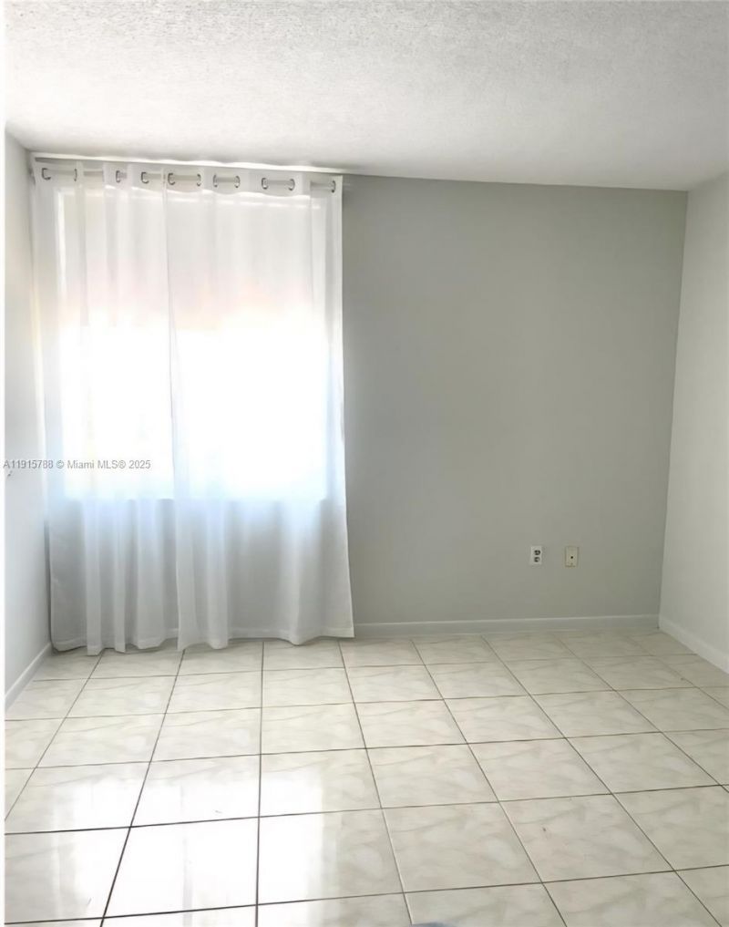250 180th Dr, Unit 510, Sunny Isles Beach, FL 33160 Photo