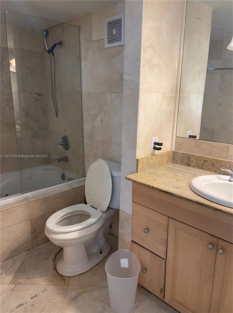250 180th Dr, Unit 510, Sunny Isles Beach, FL 33160 Photo