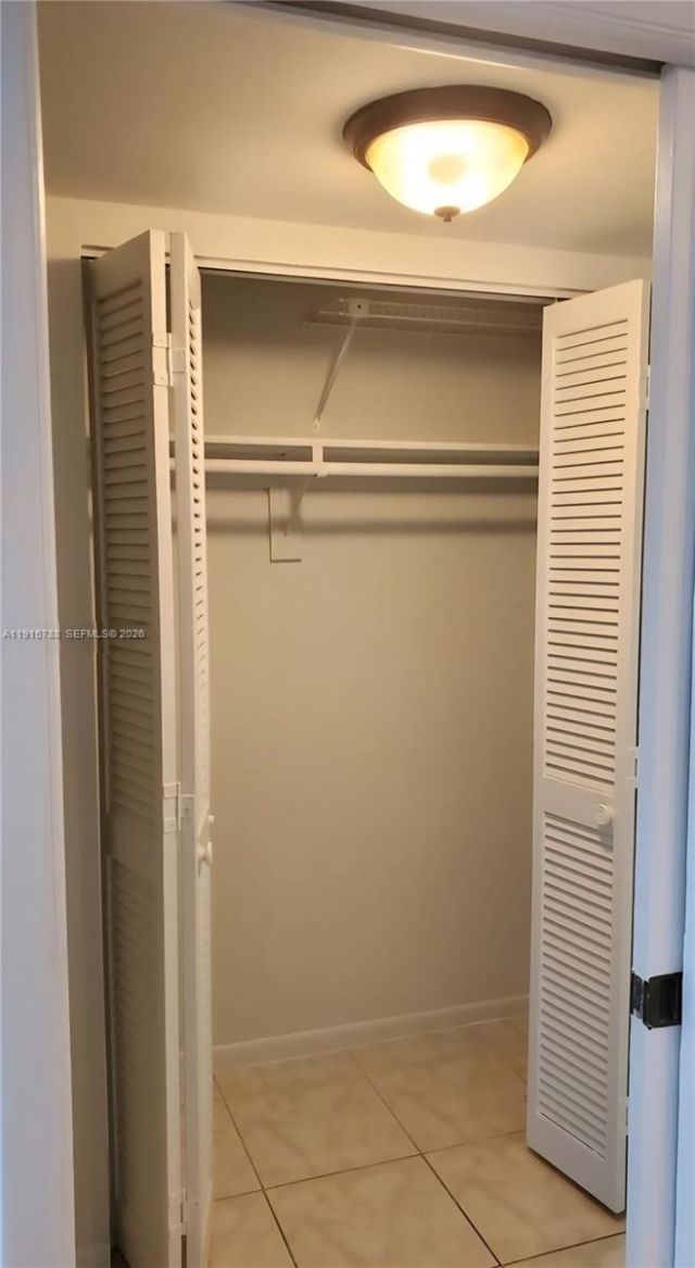 250 180th Dr, Unit 510, Sunny Isles Beach, FL 33160 Photo