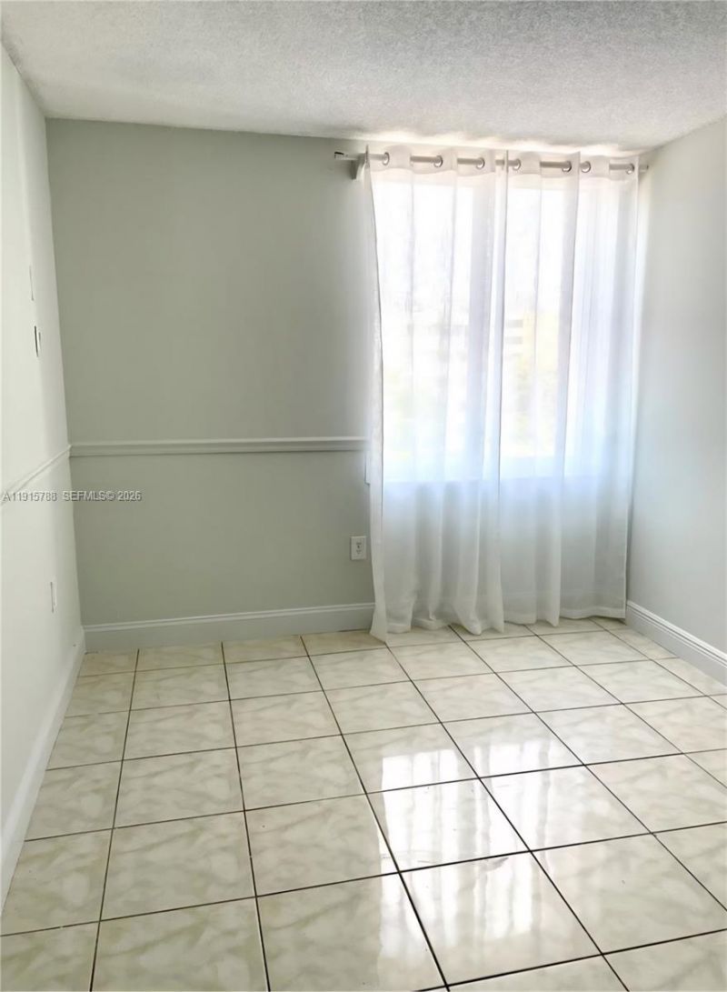 250 180th Dr, Unit 510, Sunny Isles Beach, FL 33160 Photo