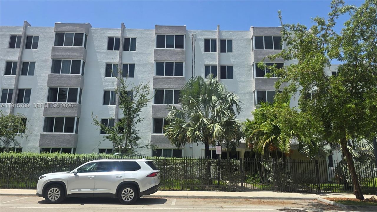250 180th Dr, Unit 510, Sunny Isles Beach, FL 33160 Photo
