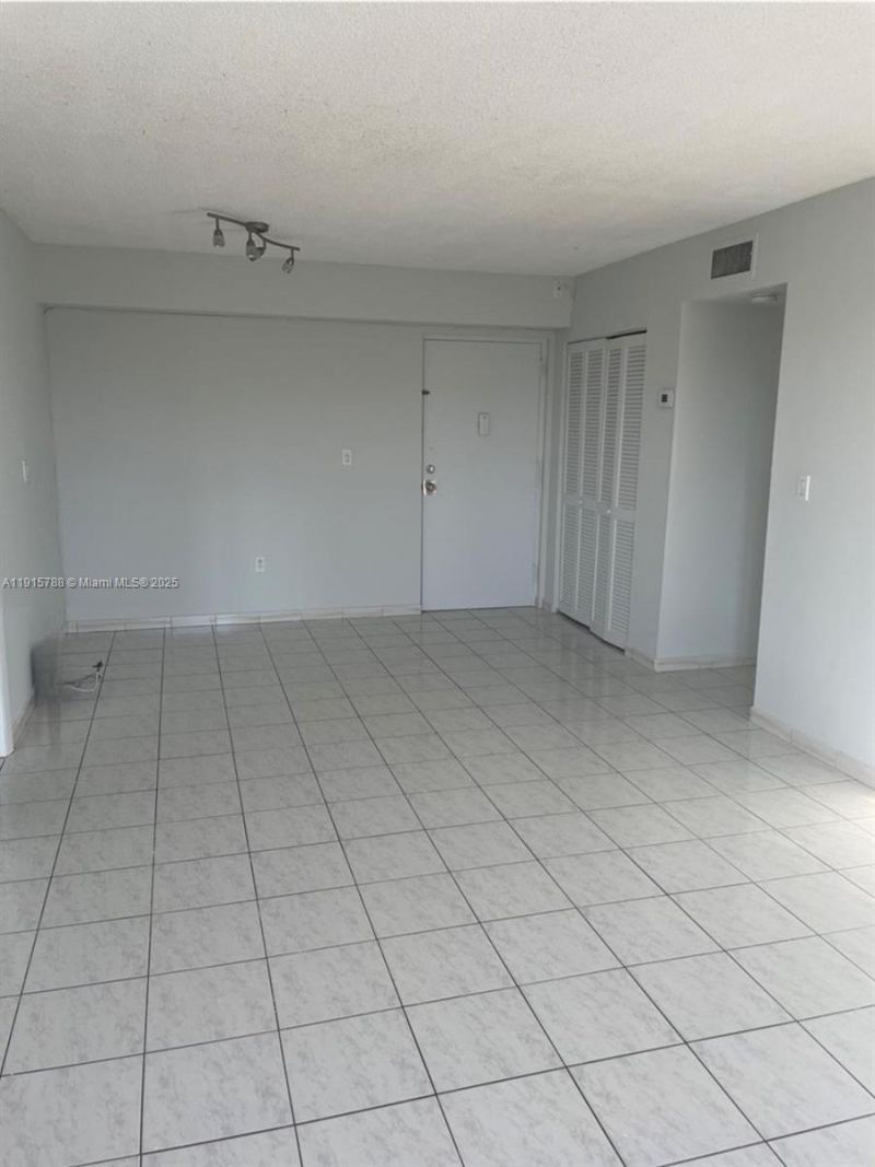 250 180th Dr, Unit 510, Sunny Isles Beach, FL 33160 Photo