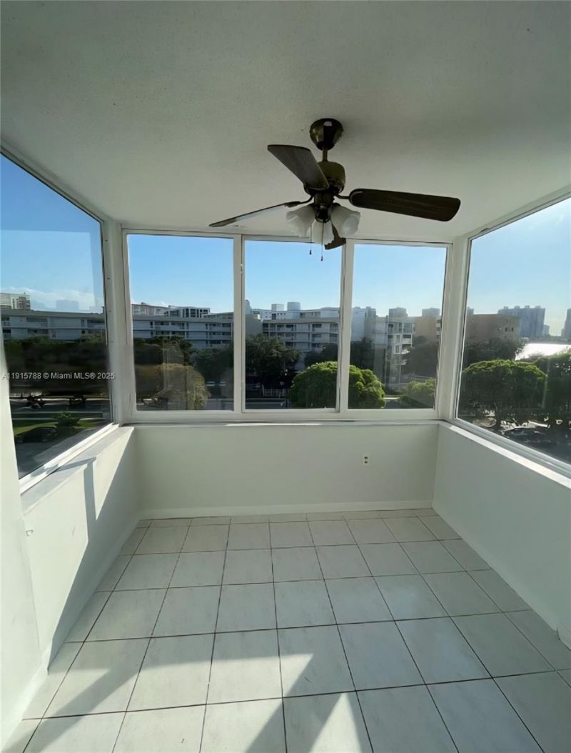 250 180th Dr, Unit 510, Sunny Isles Beach, FL 33160 Photo