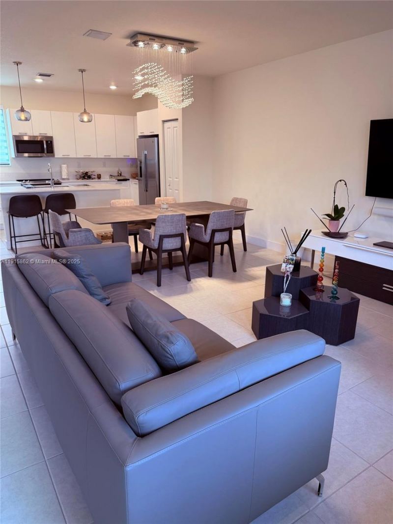 4624 NW 83rd Ave, Doral, FL 33166 Photo