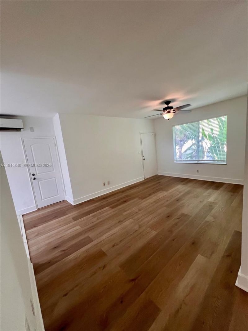 1198 Marseille Dr, Unit 4, Miami Beach, FL 33141 Photo