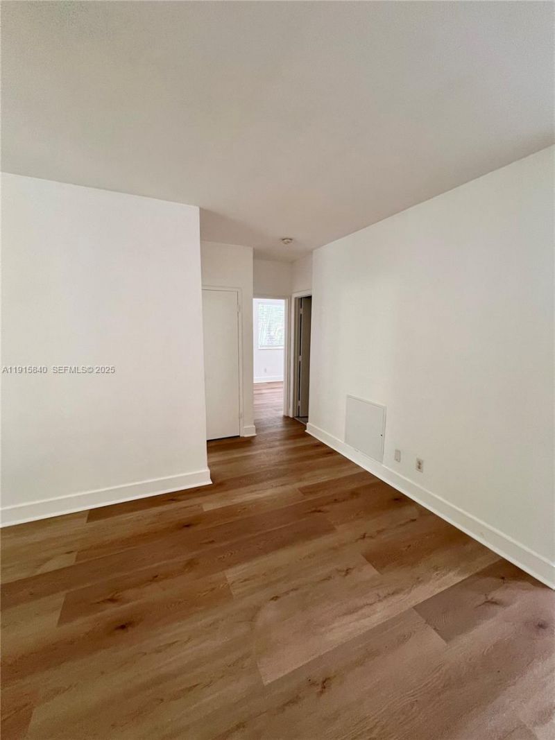 1198 Marseille Dr, Unit 4, Miami Beach, FL 33141 Photo