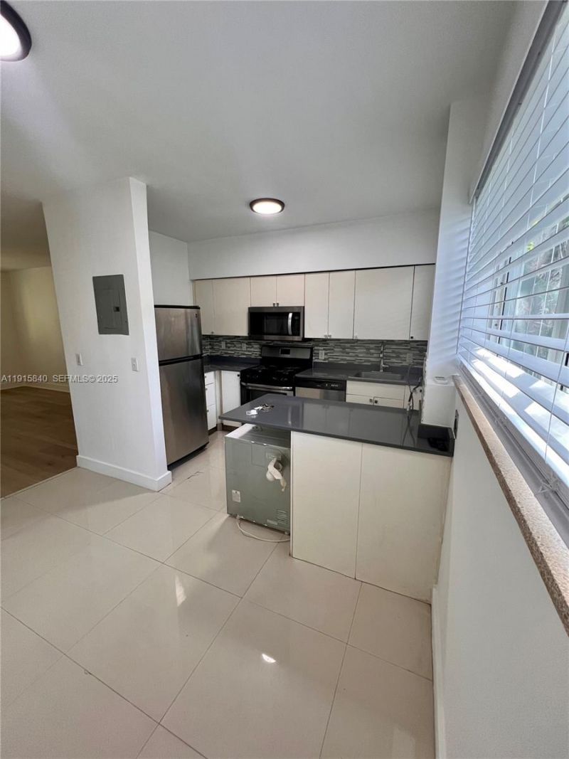 1198 Marseille Dr, Unit 4, Miami Beach, FL 33141 Photo