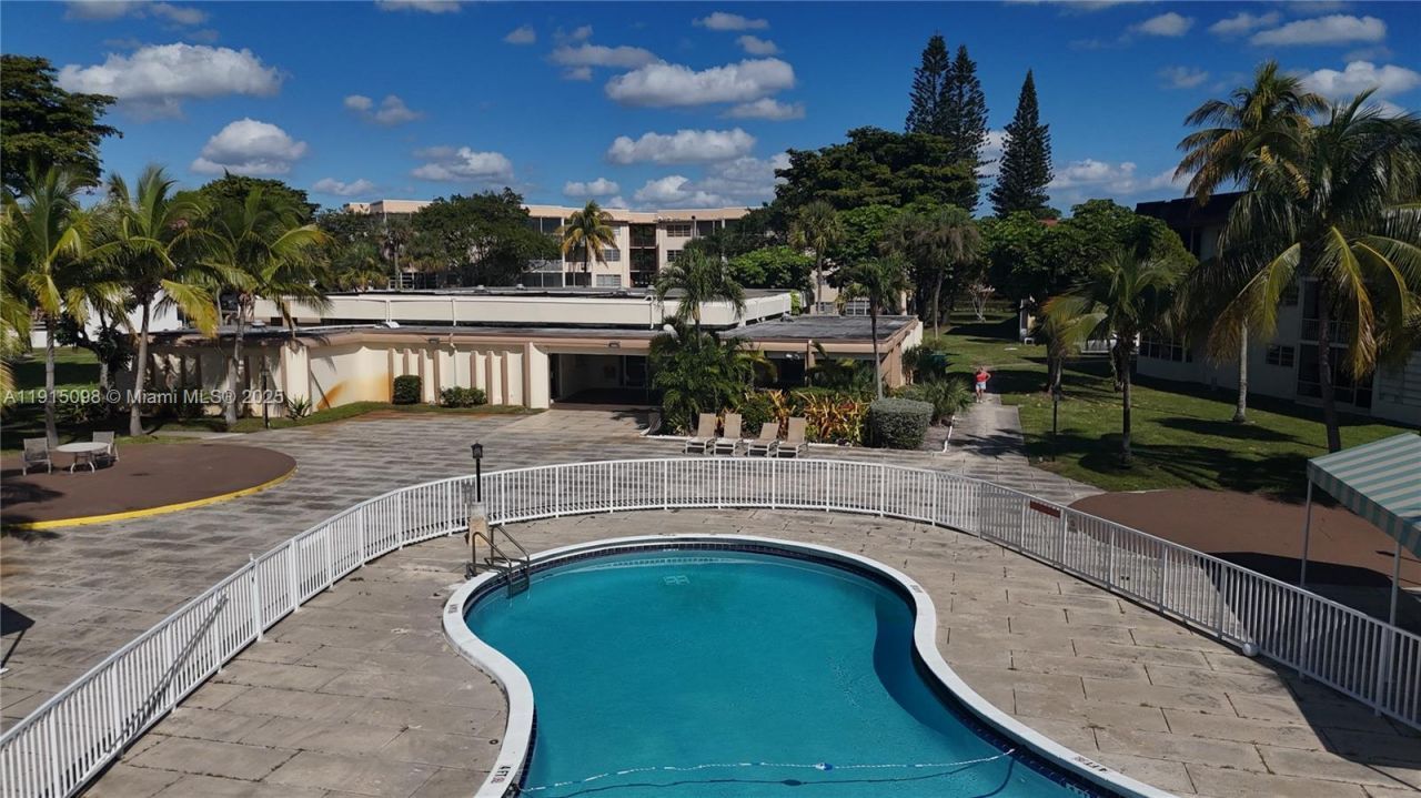 19001 NE 14th Ave, Unit 144, Miami, FL 33179 Photo