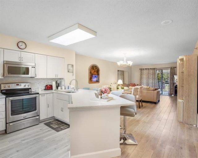 2334 S Cypress Bend Drive, Unit 302, Pompano Beach, FL 33069 Photo