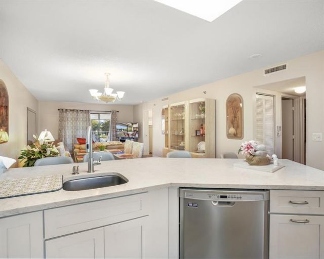 2334 S Cypress Bend Drive, Unit 302, Pompano Beach, FL 33069 Photo