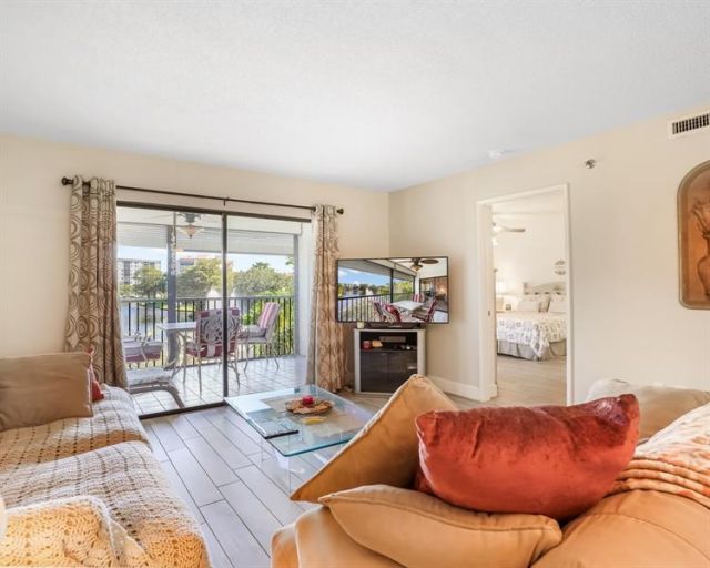 2334 S Cypress Bend Drive, Unit 302, Pompano Beach, FL 33069 Photo