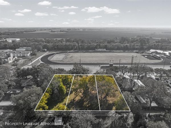 604 S Reagan Street, West, TX 76691