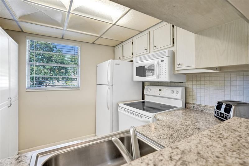 4700 NW 35th Street, Unit 507, Lauderdale Lakes, FL 33319 Photo