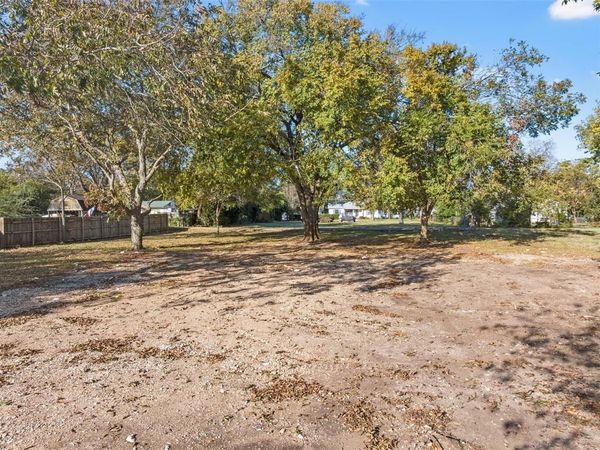 608 S Reagan Street , West, TX 76691