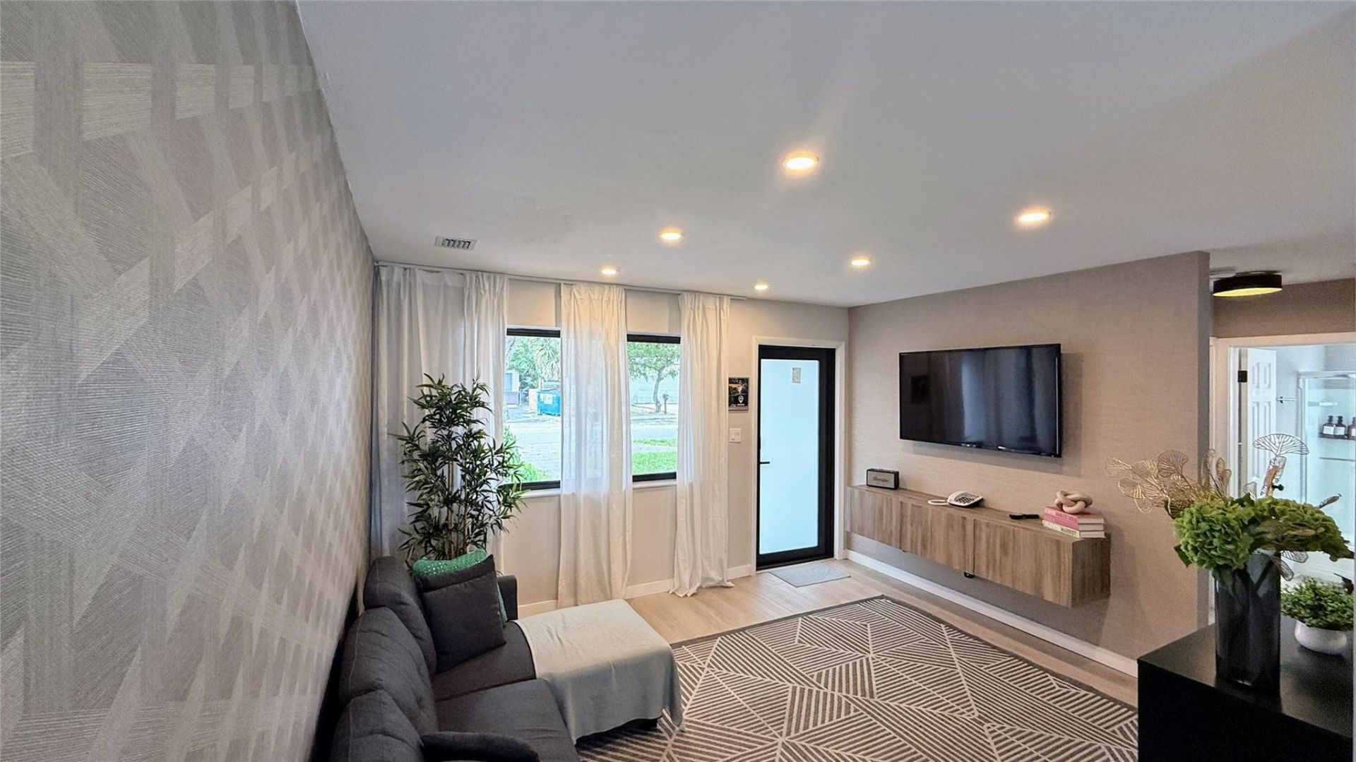 433 NW 15th Way, Fort Lauderdale, FL 33311 Photo