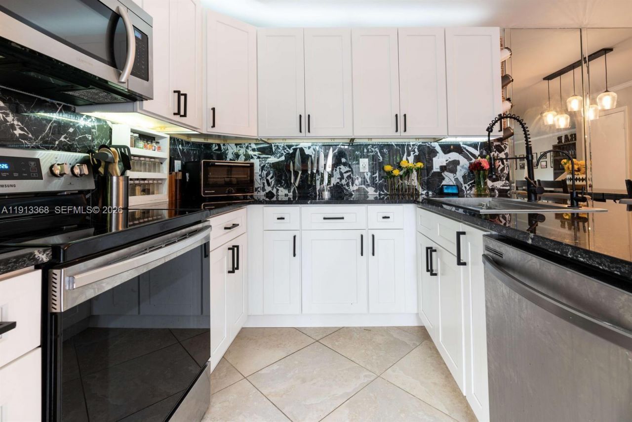 7124 71st Way, West Palm Beach, FL 33407 Photo