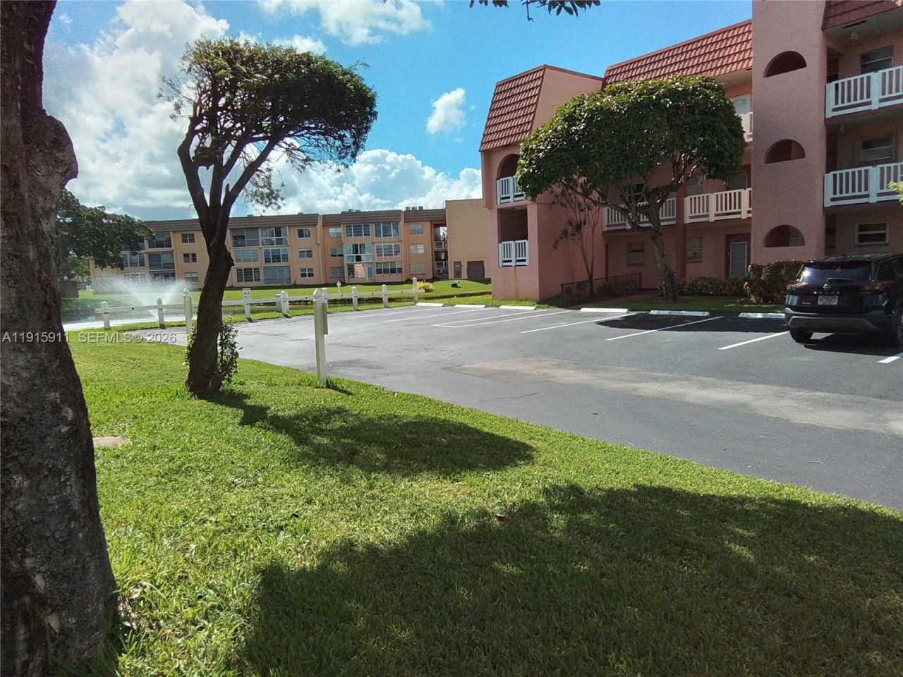 9581 Sunrise Lakes Blvd, Unit 202, Sunrise, FL 33322 Photo