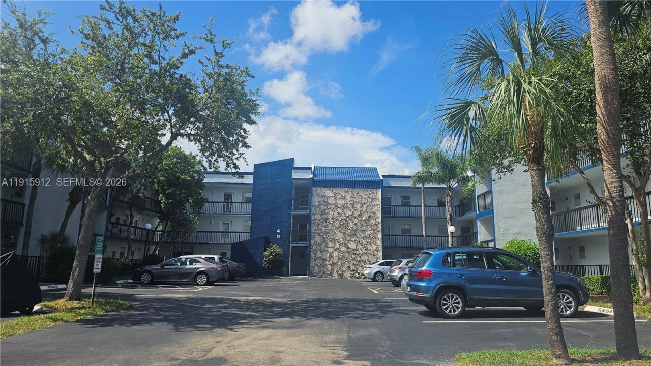 3190 Holiday Springs Blvd, Unit 4-111, Margate, FL 33063 Photo