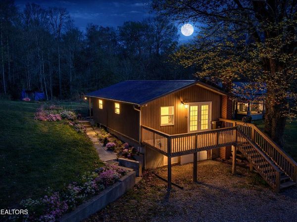 303 Robertson Lane, Speedwell, TN 37870