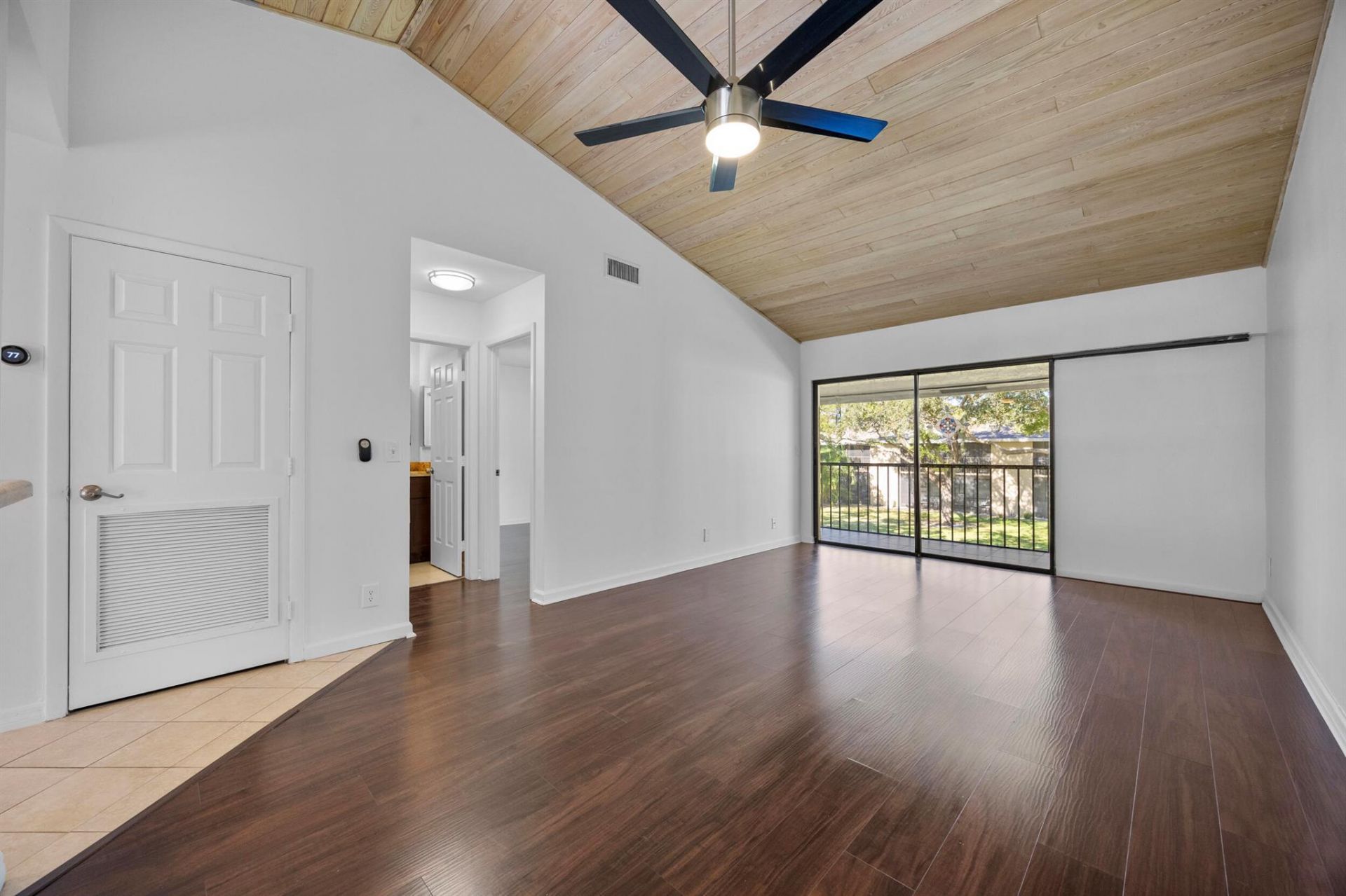 3939 NE 5th Avenue, Unit B206, Boca Raton, FL 33431 Photo