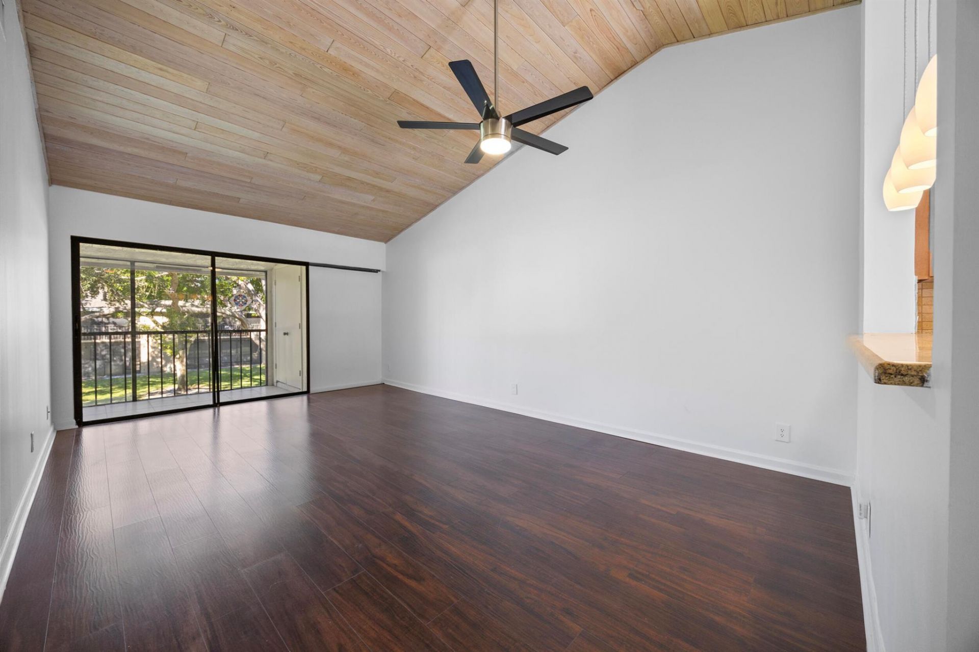 3939 NE 5th Avenue, Unit B206, Boca Raton, FL 33431 Photo