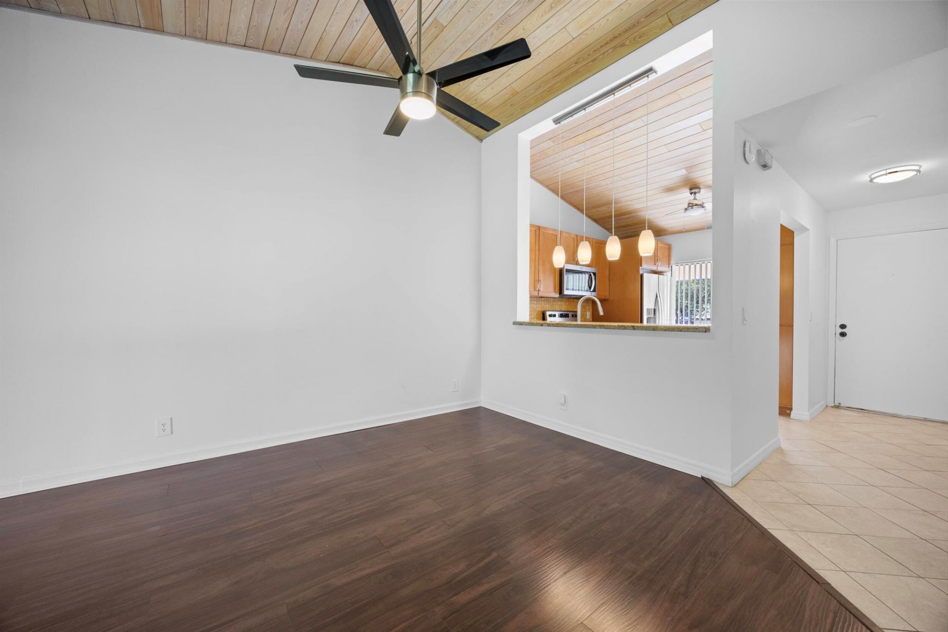 3939 NE 5th Avenue, Unit B206, Boca Raton, FL 33431 Photo