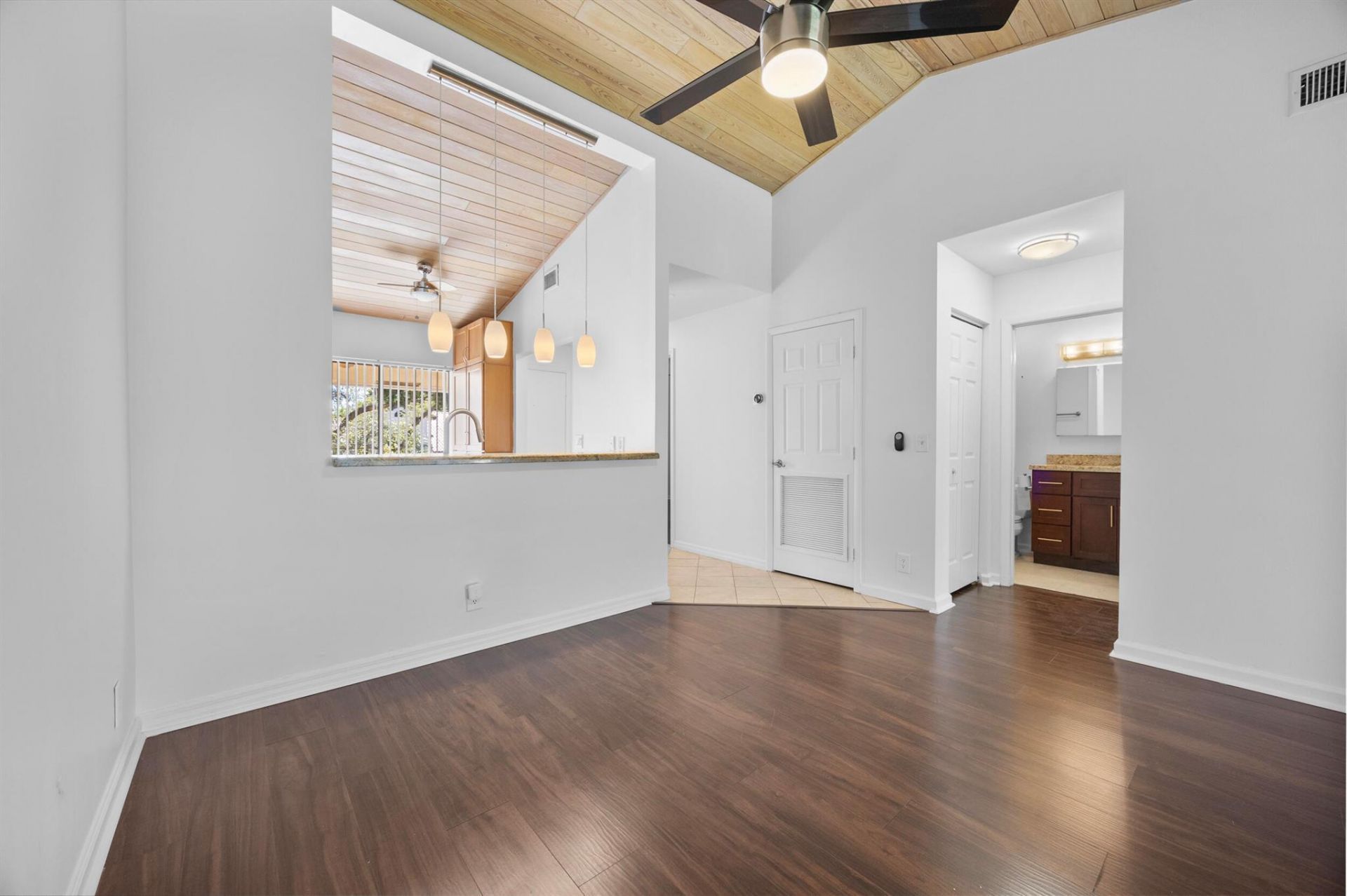 3939 NE 5th Avenue, Unit B206, Boca Raton, FL 33431 Photo