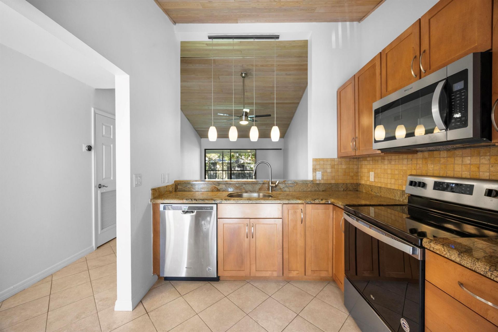 3939 NE 5th Avenue, Unit B206, Boca Raton, FL 33431 Photo