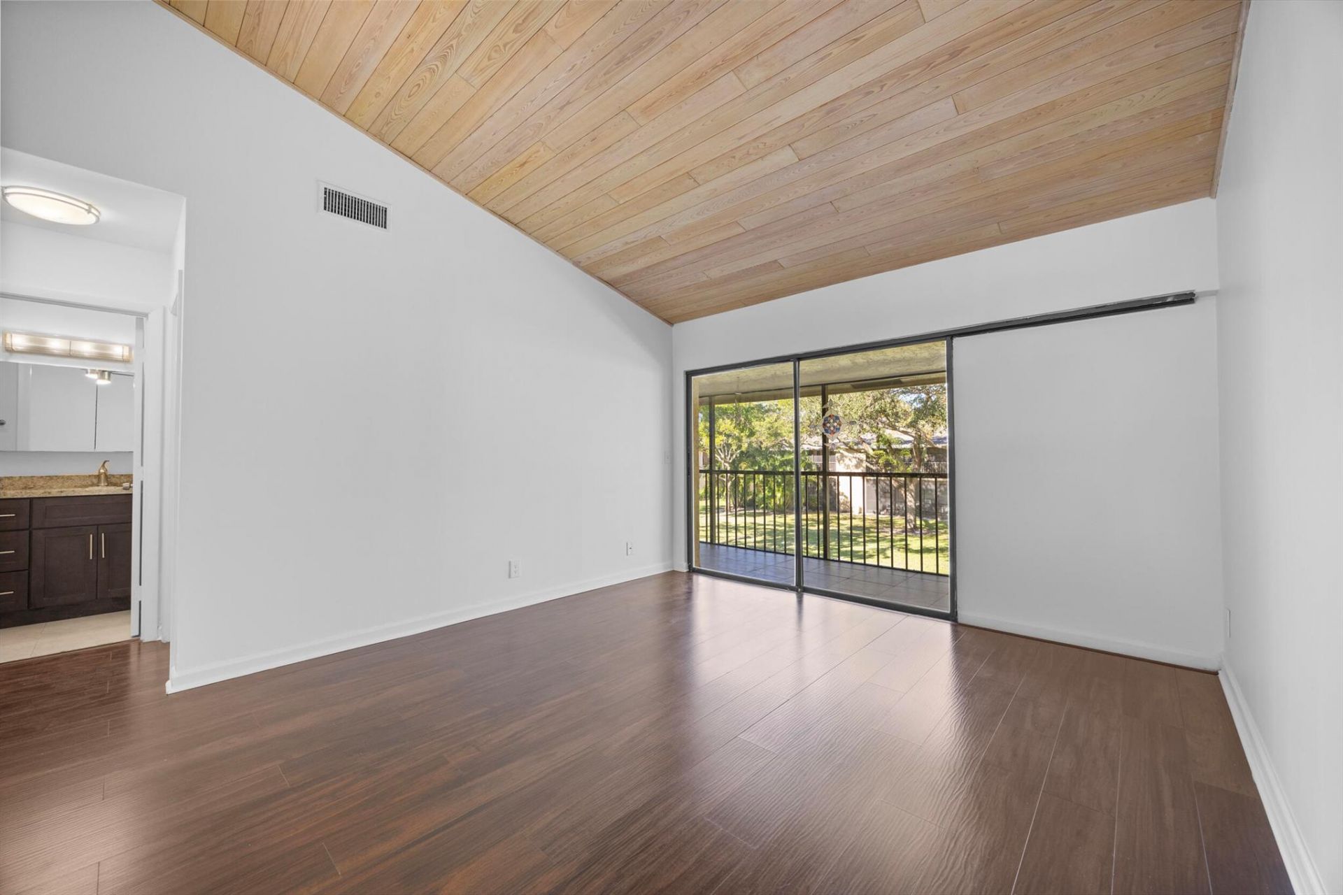 3939 NE 5th Avenue, Unit B206, Boca Raton, FL 33431 Photo