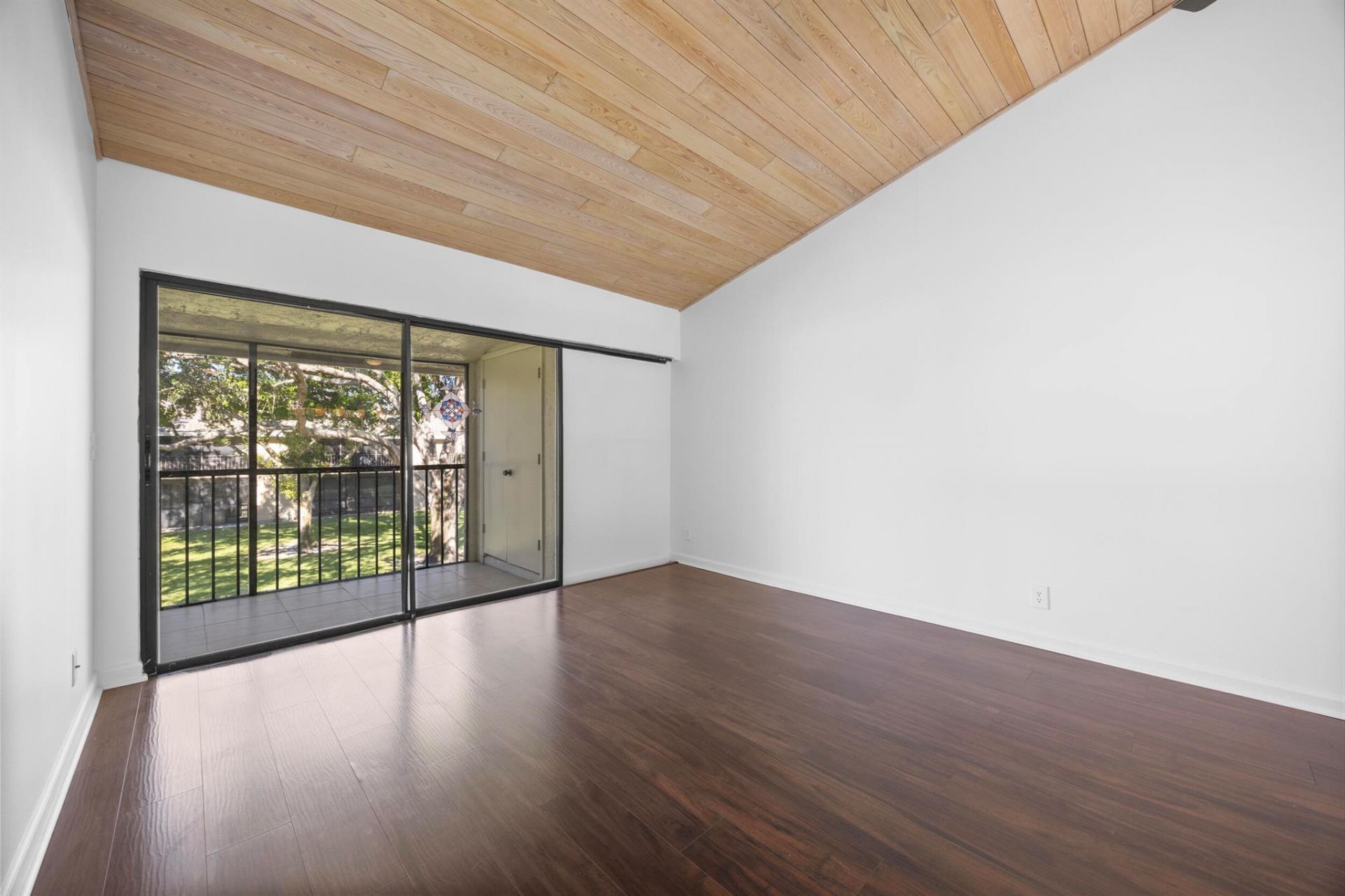 3939 NE 5th Avenue, Unit B206, Boca Raton, FL 33431 Photo