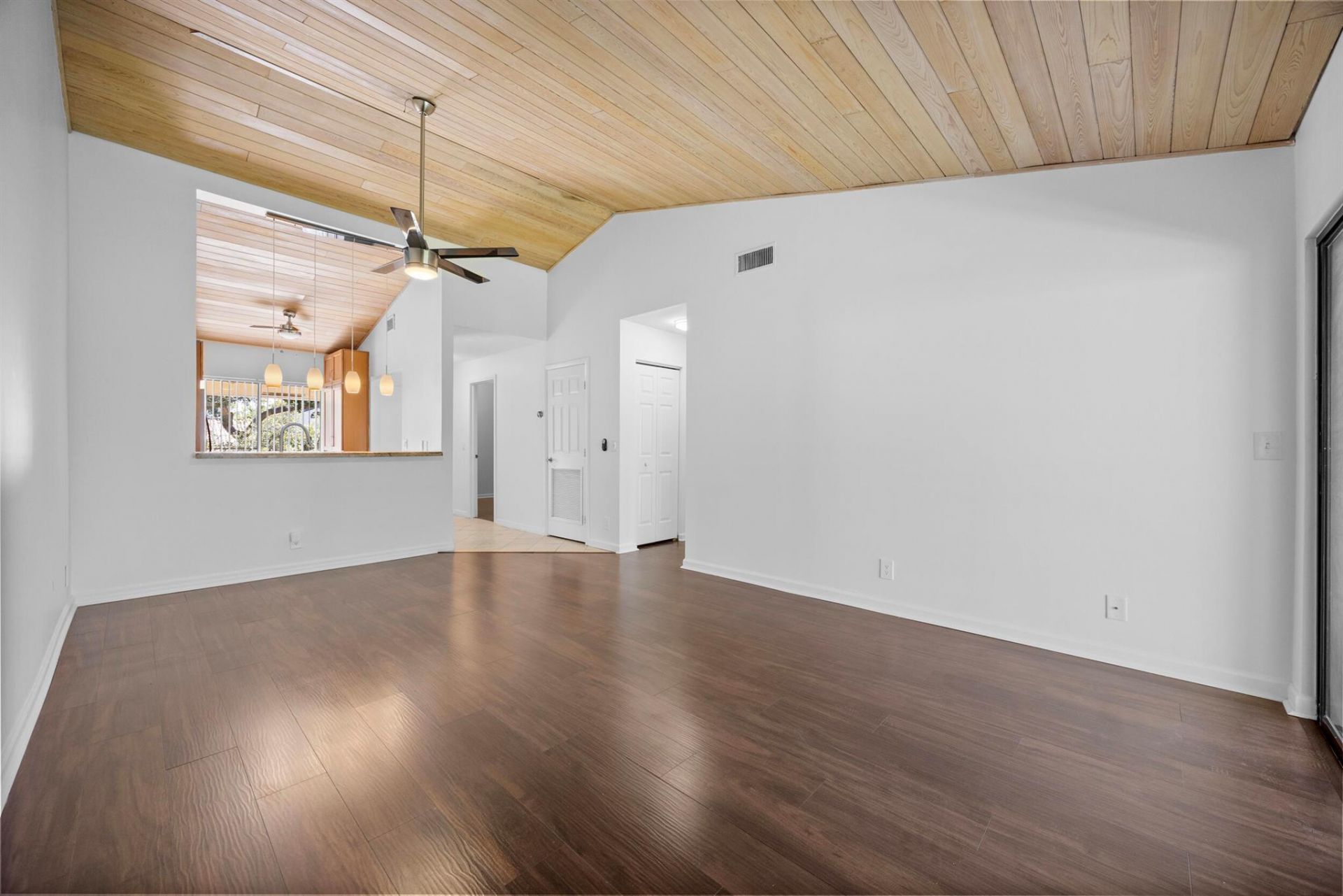 3939 NE 5th Avenue, Unit B206, Boca Raton, FL 33431 Photo